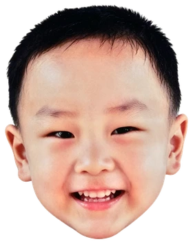小时候的 Reno，笑得露出小牙齿